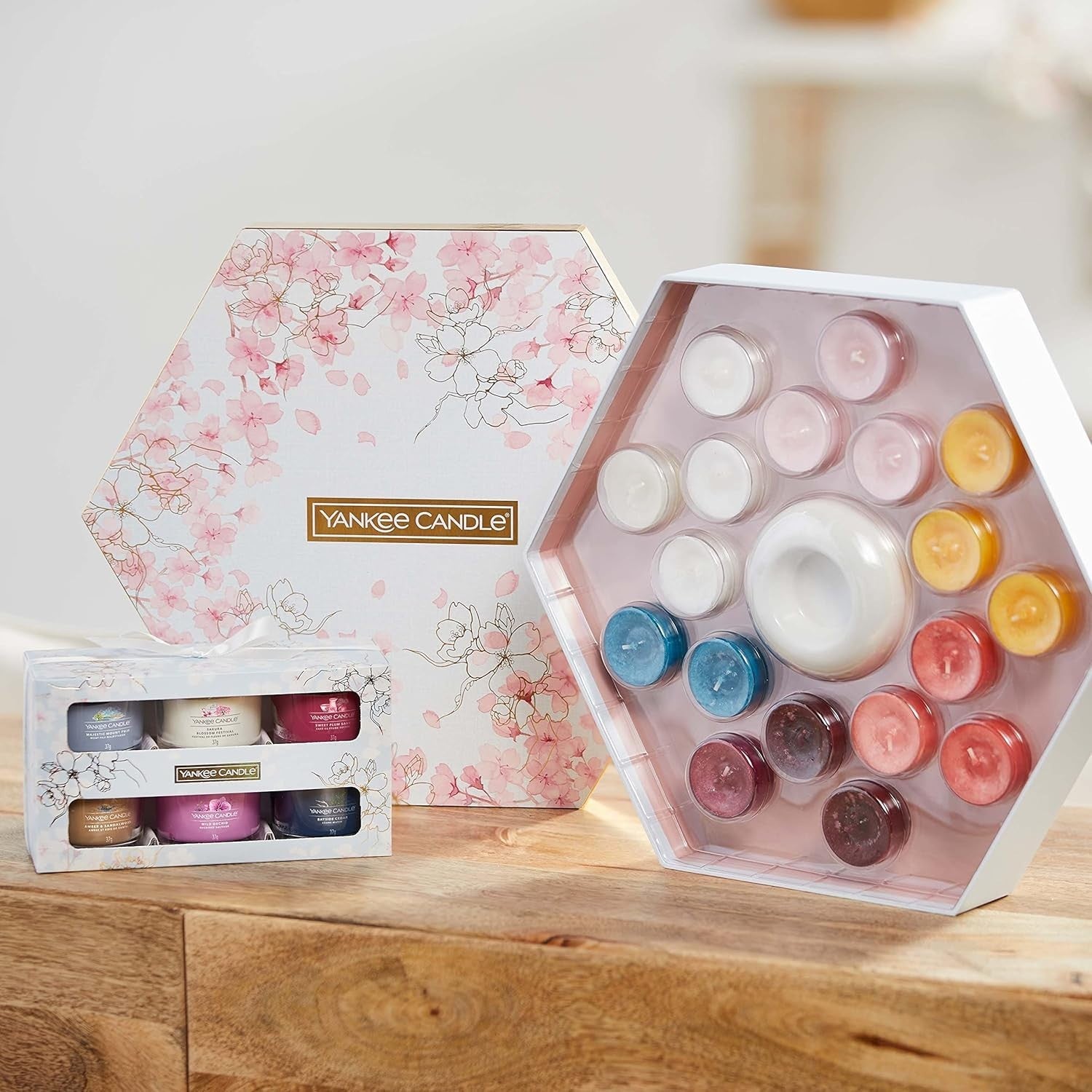 Yankee Candle Gift Set | 18 Scented Tea Lights + Holder Sakura Blossom Festival by Yankee Candle
